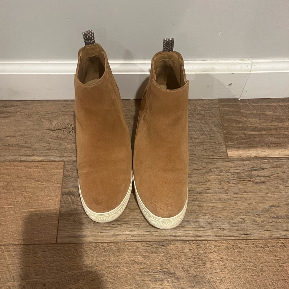 Dolce Vita tan wedge sneakers